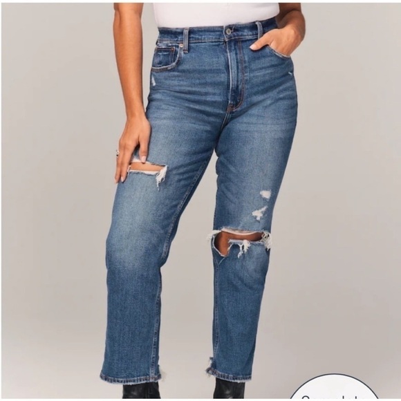 Abercrombie & Fitch Curve Love Ultra High Rise Ankle Straight Jean - Picture 1 of 8